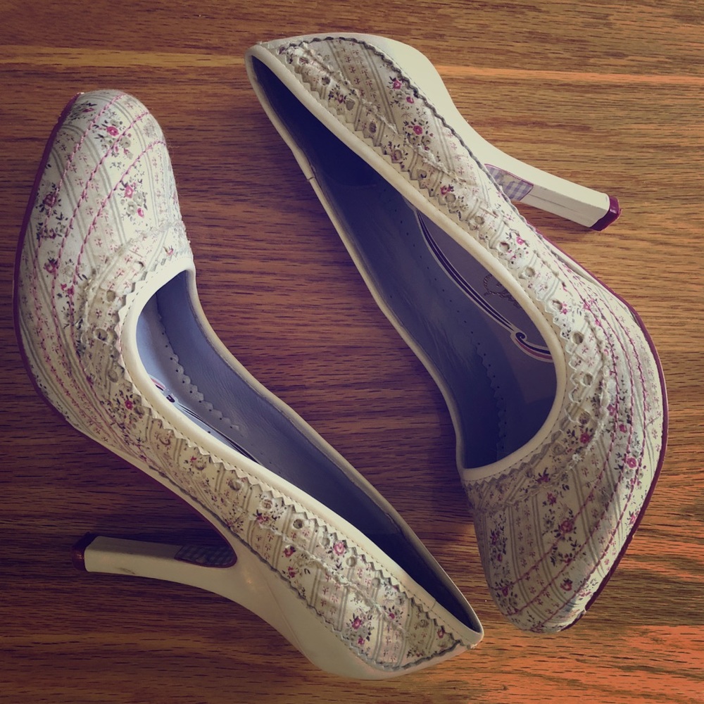 Irregular Choice 39 Floral Antique Ivory Pumps